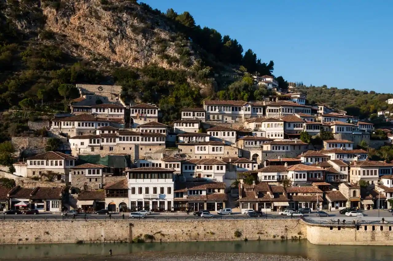 Albanija
